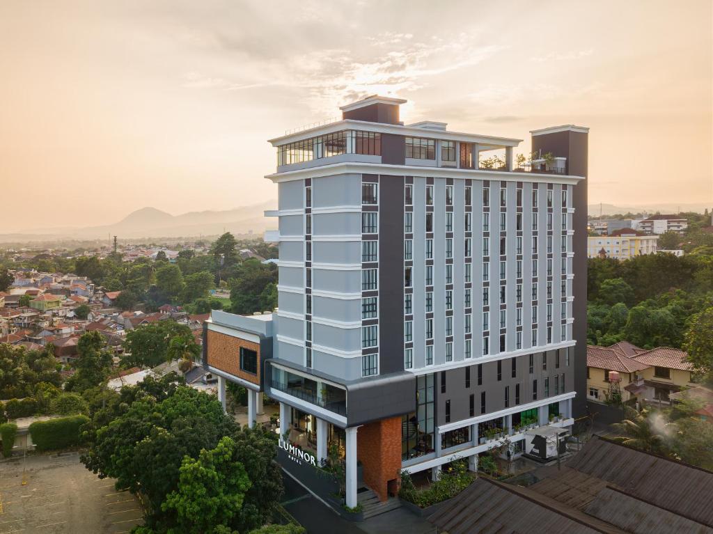Luminor Hotel Padjadjaran Bogor exterior